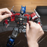 Робот трансформер Robosen Оптимус-Прайм (Optimus Prime Rise of the Beasts Signature Robot)