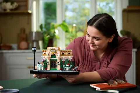 Конструктор LEGO Icons 10362 Французское кафе
