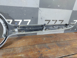 Накладка решетки радиатора Mercedes C (W205) 18-23 Б/У Оригинал A2058881100