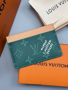 Картхолдер зелёный с бежевой отделкой от Louis Vuitton BP5-184451