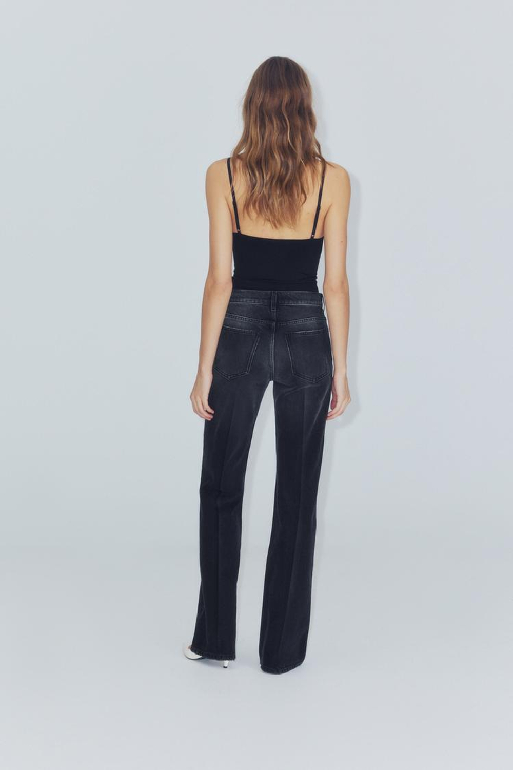 ZARA ДЖИНСЫ ИЗ КОЛЛЕКЦИИ ZW РАСКЛЕШЕННЫЕ СО СРЕДНЕЙ ПОСАДКОЙ, ЧЕРНЫЙ