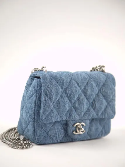 Джинсовая мини-сумка Chanel Camellia