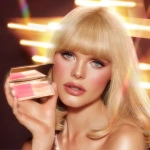 CHARLOTTE TILBURY Палетка румяна и хайлайтер Blush & Glow