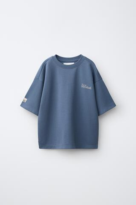 ZARA ФУТБОЛКА ИЗ ИНТЕРЛОКА С ВЫШИВКОЙ, ПАСТЕЛЬНО-СИНИЙ