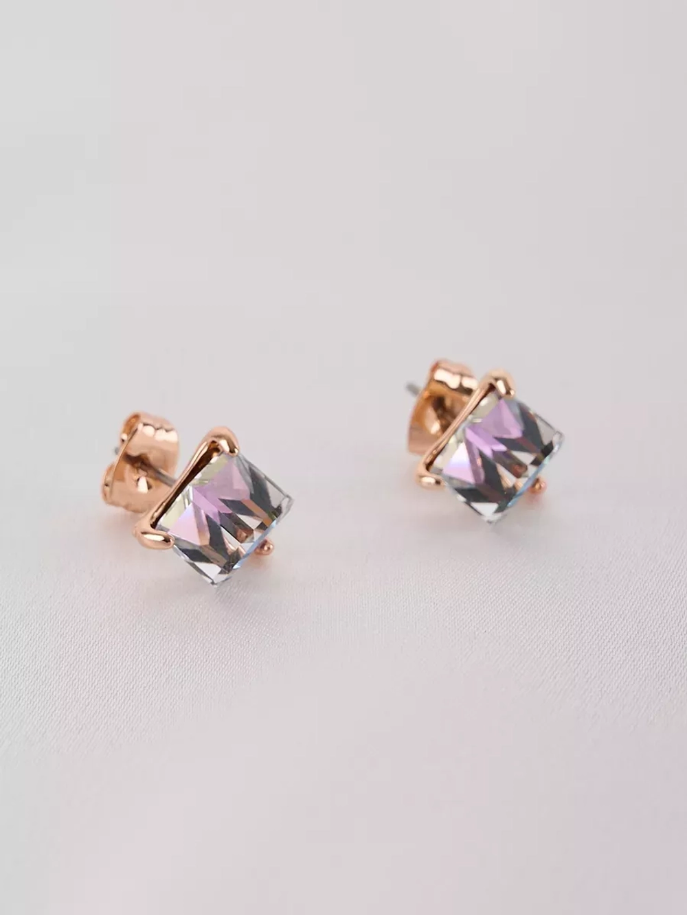 Серьги-гвоздики Миражи с сиреневыми кубиками Swarovski