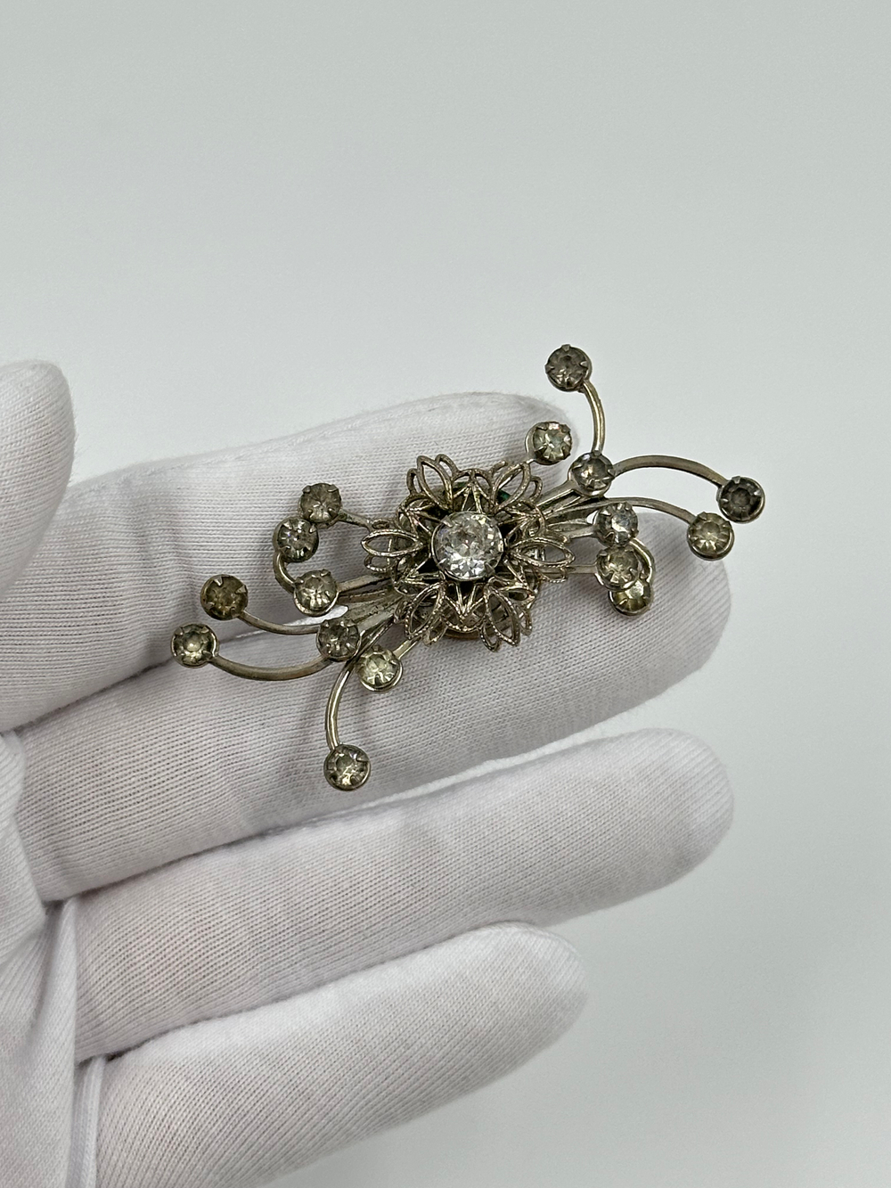 Брошь с кристаллами