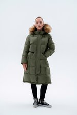 Зимнее пальто с капюшоном и опушкой из меха RedFox оливковый
