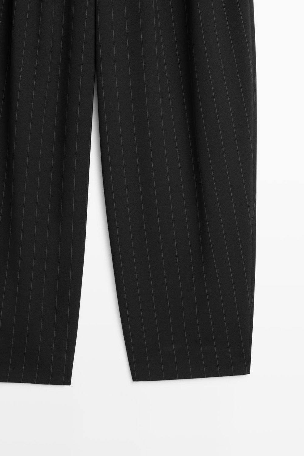 Massimo Dutti Брюки кроя carrot в тонкую полоску, черный