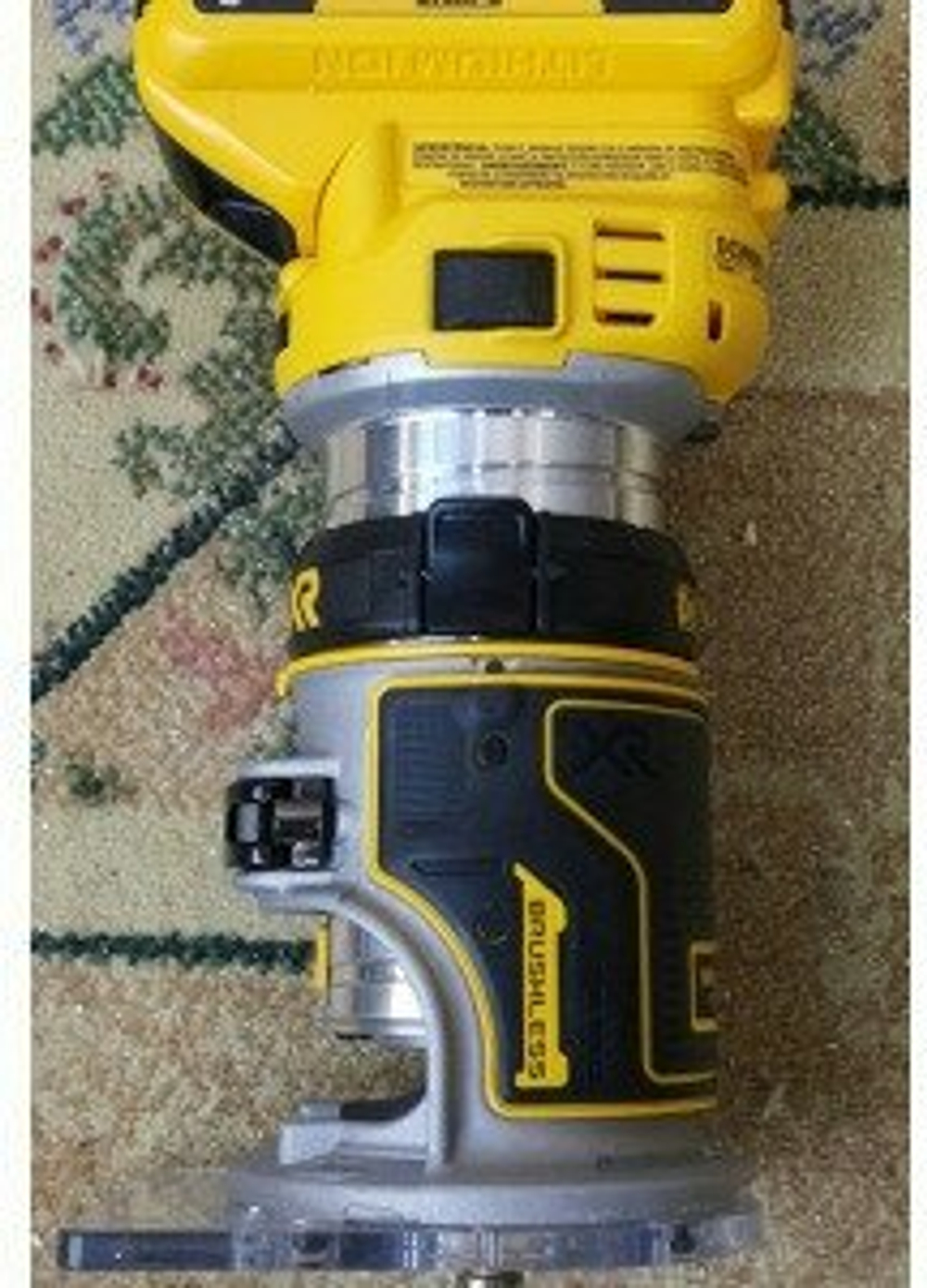 Аккумуляторный кромочный фрезер DEWALT DCW600N-XJ, 18 В XR, 16000–25500 об/мин, цанга 8 мм, без АКБ и ЗУ