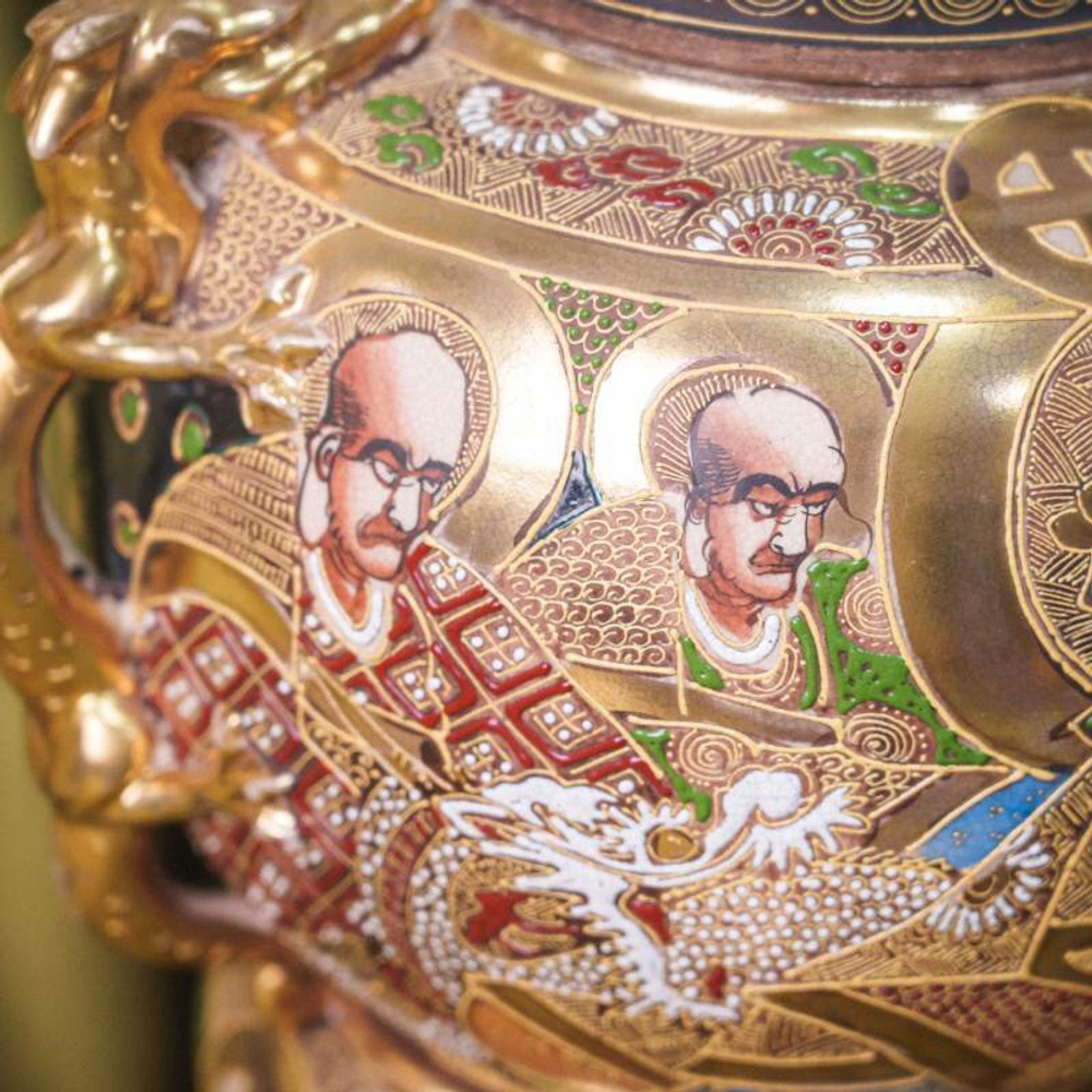 Ваза-курильница в стиле Сацума «Богиня Каннон и архаты»