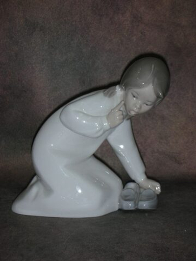Статуэтка. Фарфор. Девочка с тапочками. Lladro. Испания