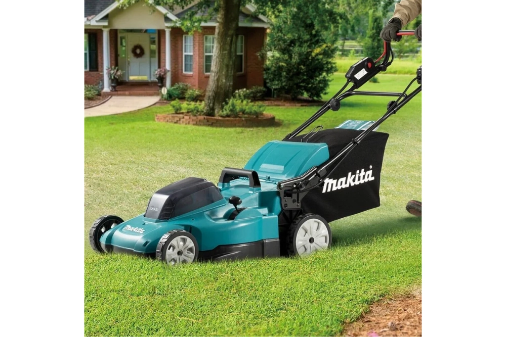 Аккумуляторная газонокосилка Makita DLM539Z