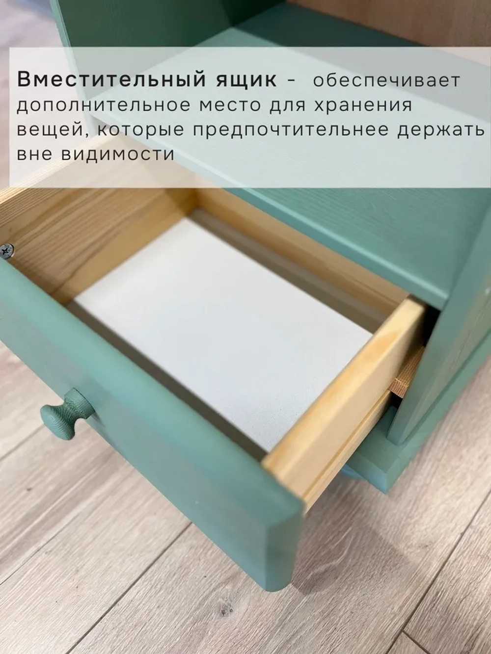 Шкаф-витрина Бритта узкая 40×32×182, массив сосны, тёмно-зелёная, с ящиком