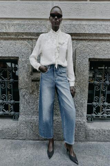 ZARA БЛУЗА С ЦВЕТОЧНЫМ ЖАККАРДОВЫМ УЗОРОМ И ВОЛАНАМИ, БЕЛЫЙ