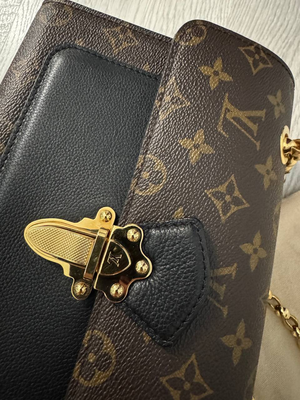 Сумка Louis Vuitton Victoire