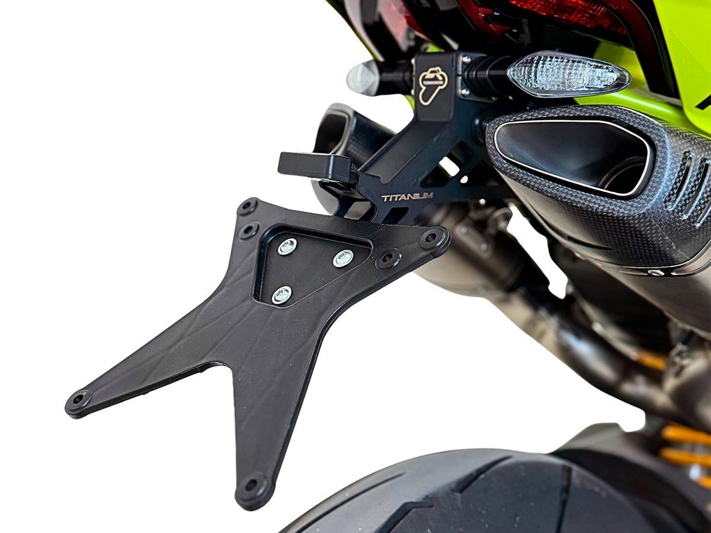 D23109490N TERMIGNONI FULL BLACK TITANIUM PLATE HOLDER (P V4, SF V4 2025)