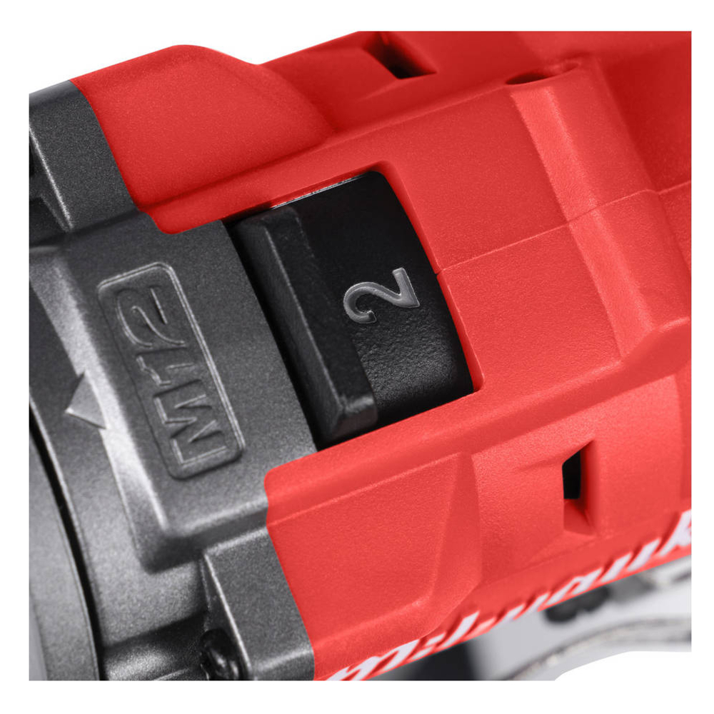Аккумуляторная дрель-шуруповерт Milwaukee M12 FDD2-202Х