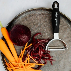 Microplane Горизонтальная овощечистка Y julienne черная EAN 098399480831