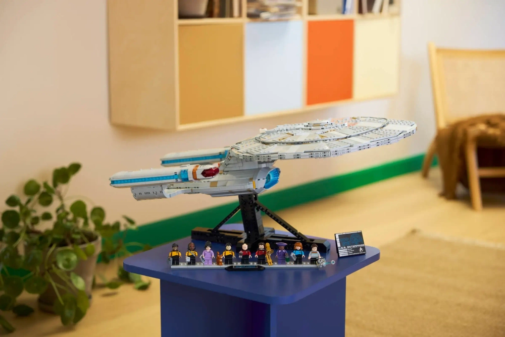 Конструктор LEGO Icons 10356 Star Trek U.S.S. Enterprise NCC-1701-D