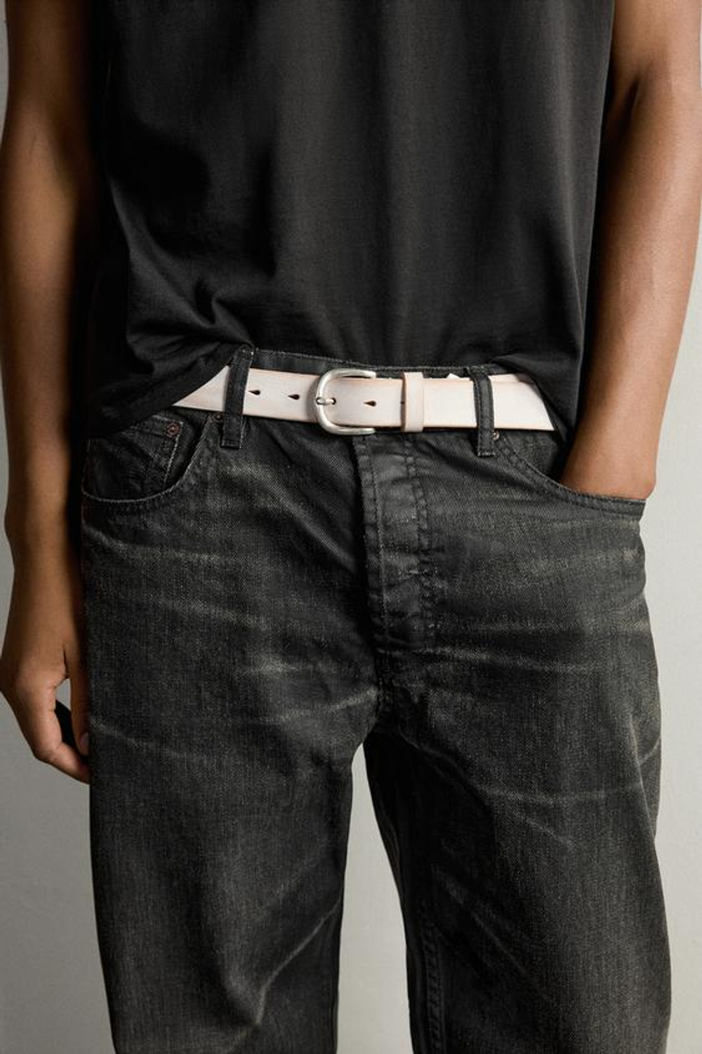 ZARA ДЖИНСЫ STRAIGHT FIT С ВОСКИРОВАННЫМ ЭФФЕКТОМ, УГОЛЬНЫЙ