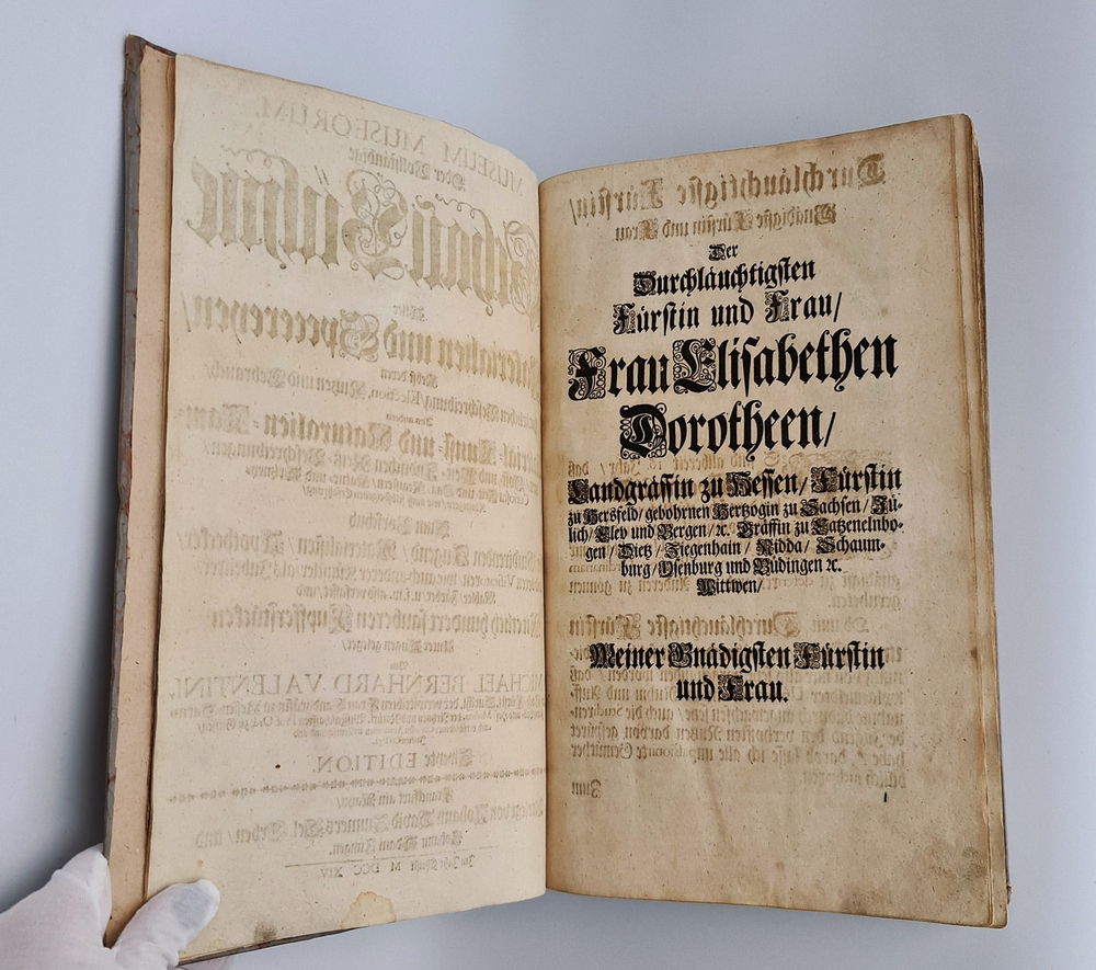 "Museum museorum, oder Vollstandige Schau-Buhne aller Materialien und Specereyen [...] aus andern Material-Kunst und Naturalien Kammern Oost und West-Indischen Reisbeschreibungen". D. Michael Bernhard Valentini. 1714 г.