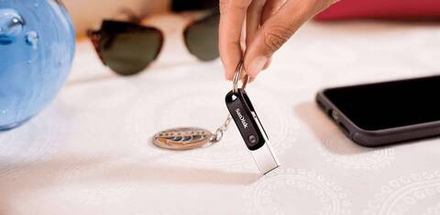 Флеш-накопитель SanDisk iXpand Go 128GB, USB 3.0/Lightning