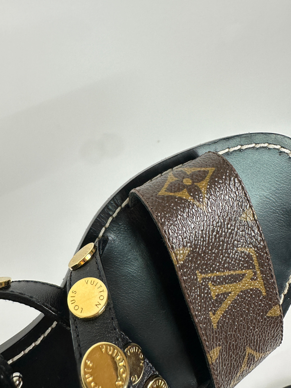 Сандалии Louis Vuitton