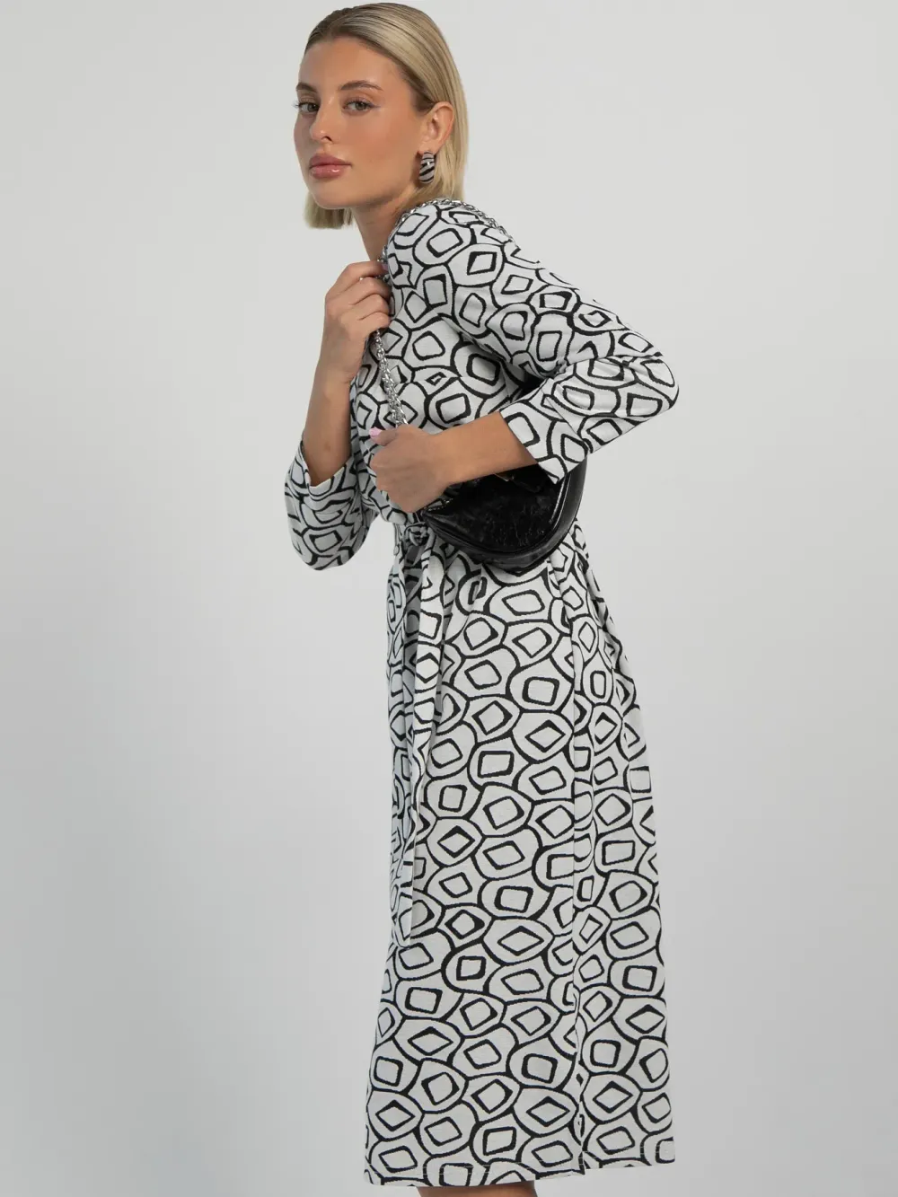 Платье Лаконичный стиль (черно-белое) П16036-19М LT Collection