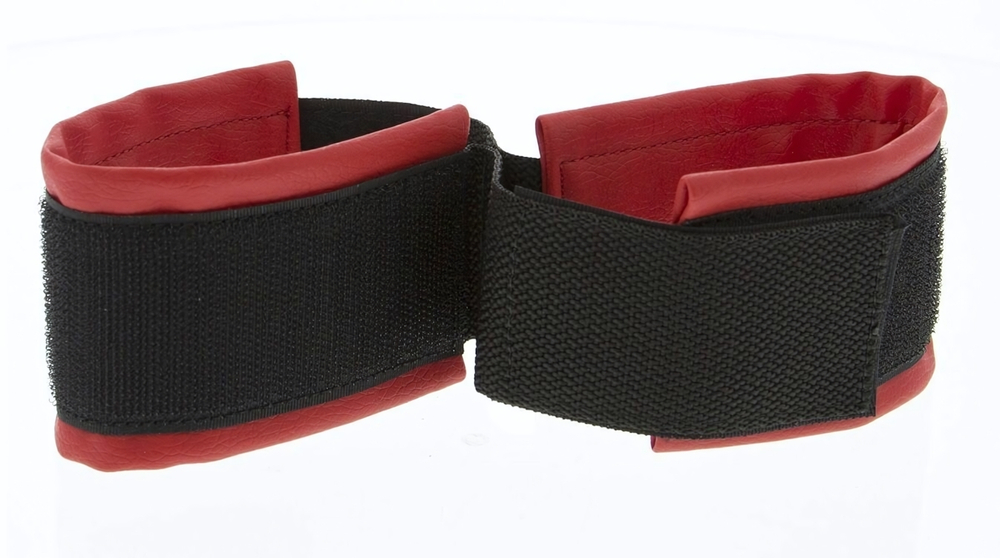Полиуретановые манжеты для фиксации рук вместе Bound Together Wrist Restraints (Цвет: красный с черным)