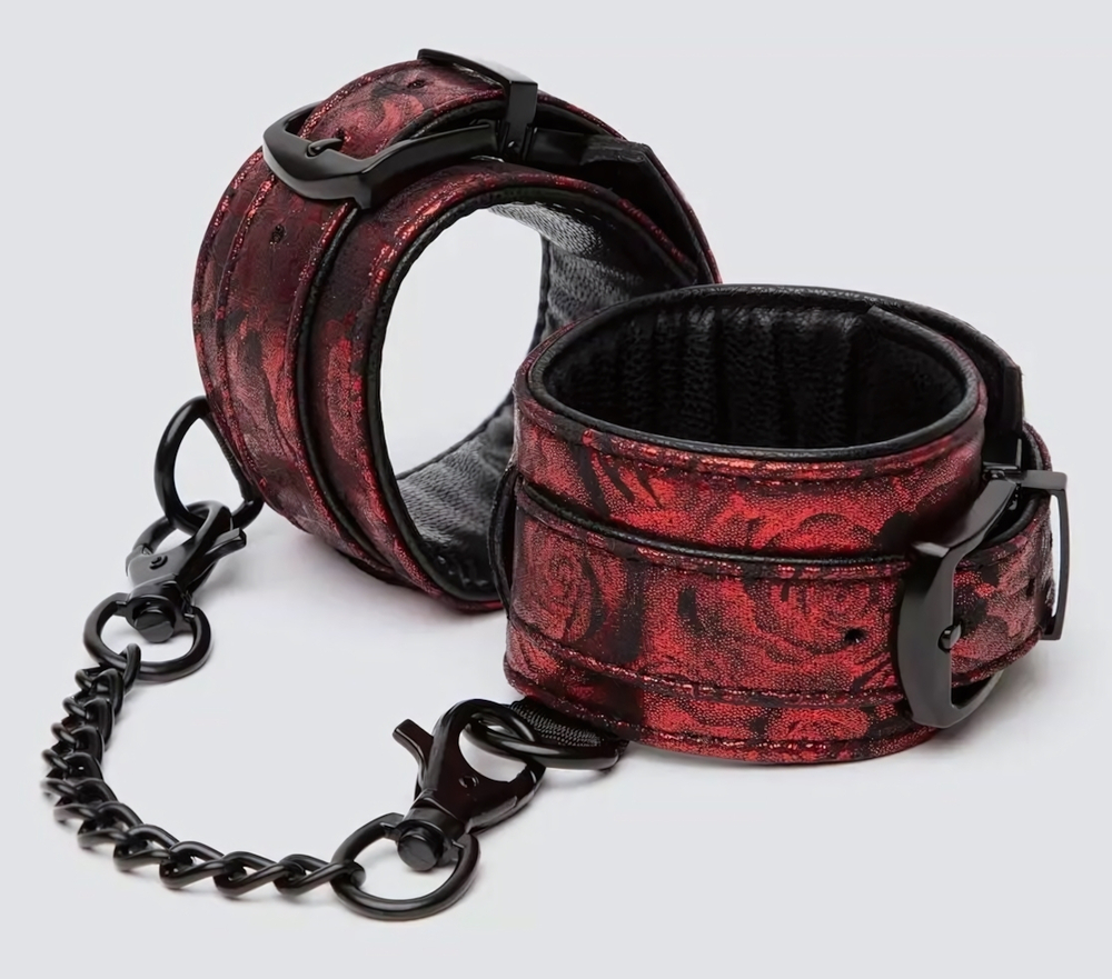 Красно-черные наручники Reversible Faux Leather Wrist Cuffs (Цвет: красный с черным)