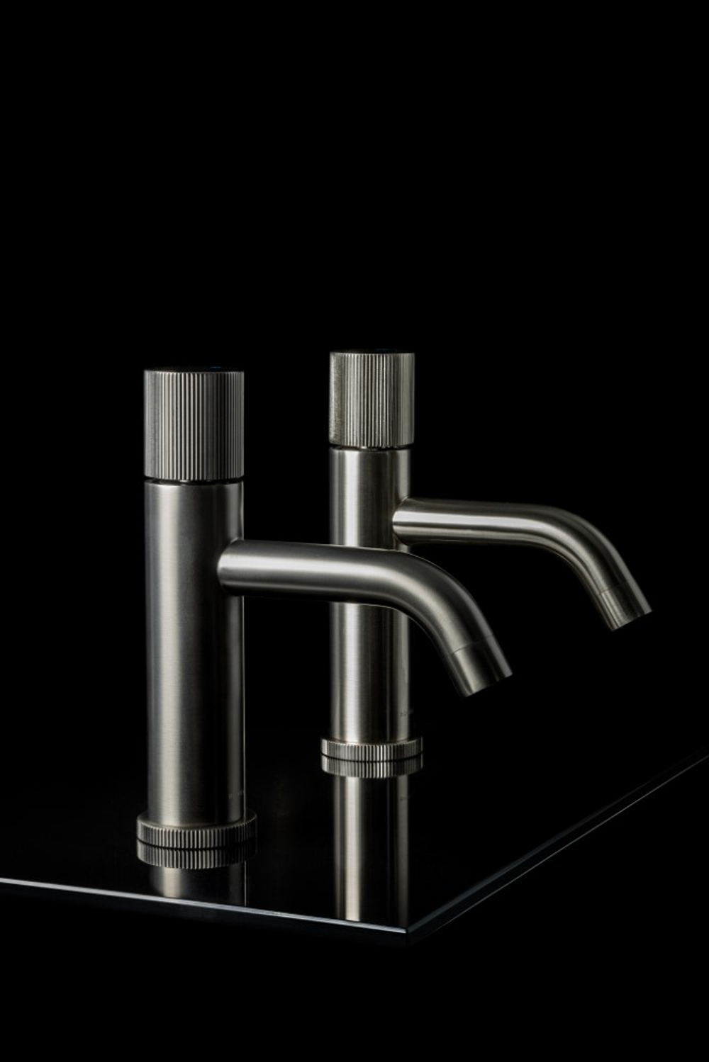 Смеситель STICK для умыв. низ. Gun Metal LINEA