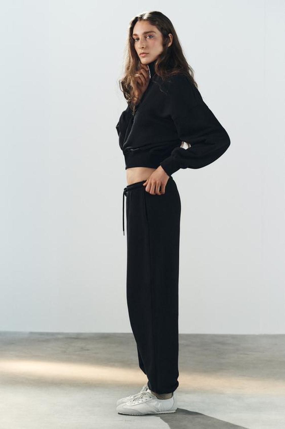 ZARA БРЮКИ-ДЖОГГЕРЫ ИЗ МЯГКОЙ ТКАНИ, ЧЕРНЫЙ