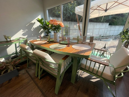 Столовая группа Ocean Dinning Set 6. Стол и 6 кресел из алюминия и ироко. Шалфейно-зелёный (Sage Green)