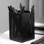 Подставка-стакан для канцелярских принадлежностей Deli черная 7.2x7.2x10.8 см