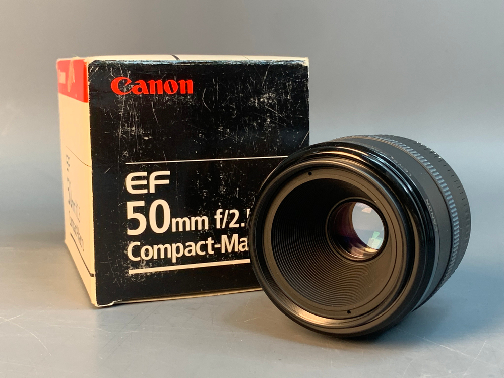 Canon EF 50mm f/2.5 Compact Macro
