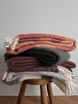 Плед мохеровый Over Horizon терракотового цвета из коллекции Trendy Ruffles, 130х180 см