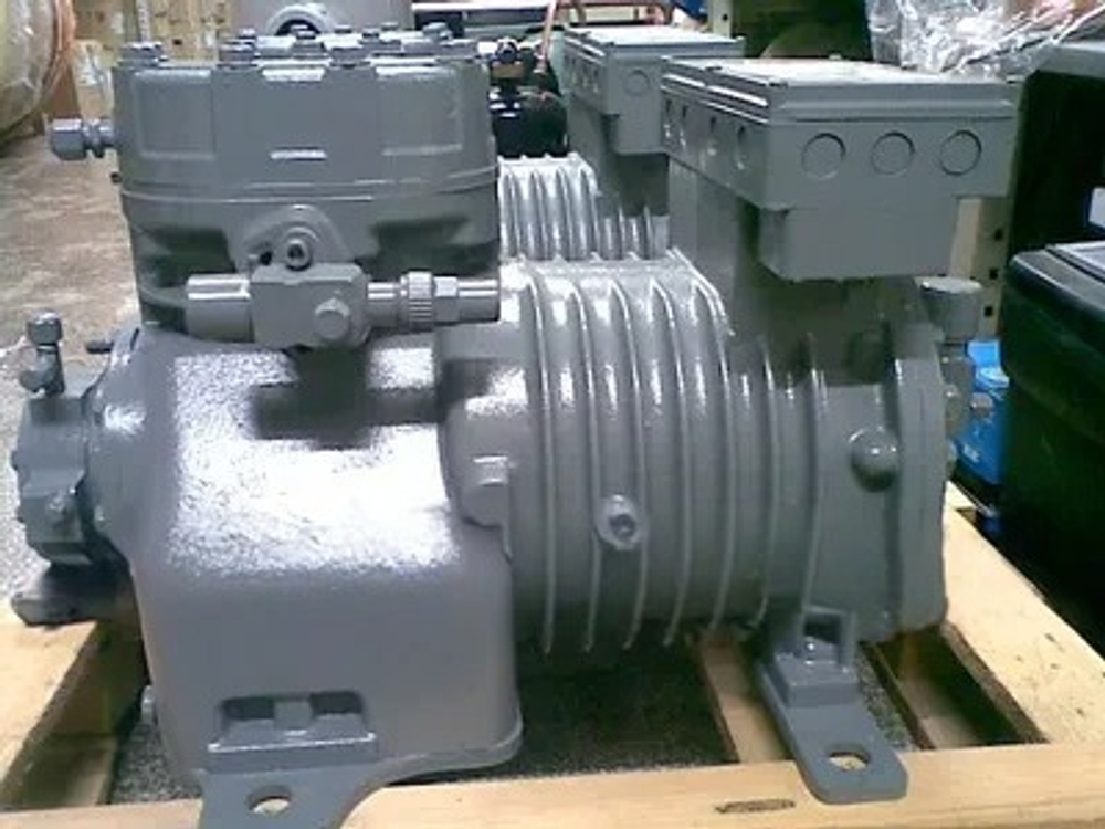 Поршневой полугерметичный компрессор Copeland D2SK-75X с мощностью 7.5 л.с.
