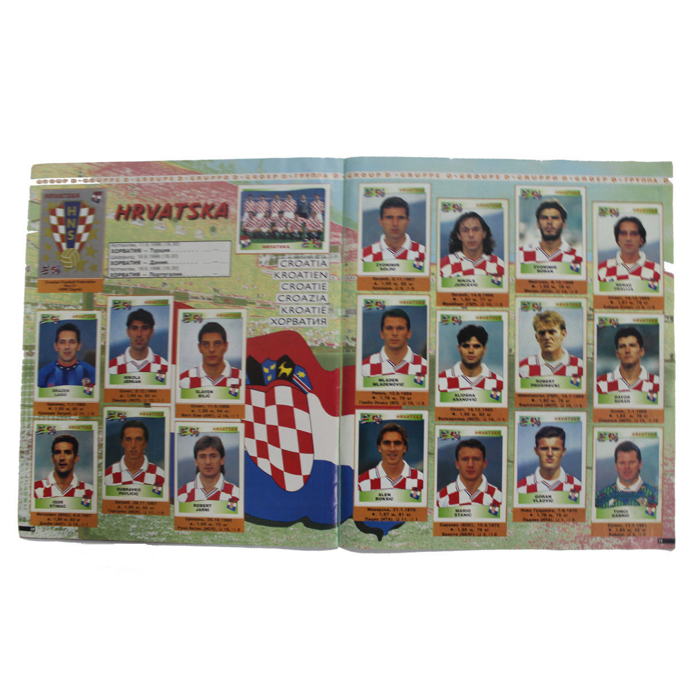 Частично заполненный альбом наклеек. PANINI Чемпионат Европы 1996. Футбол. Не хватает 90 шт. из 354