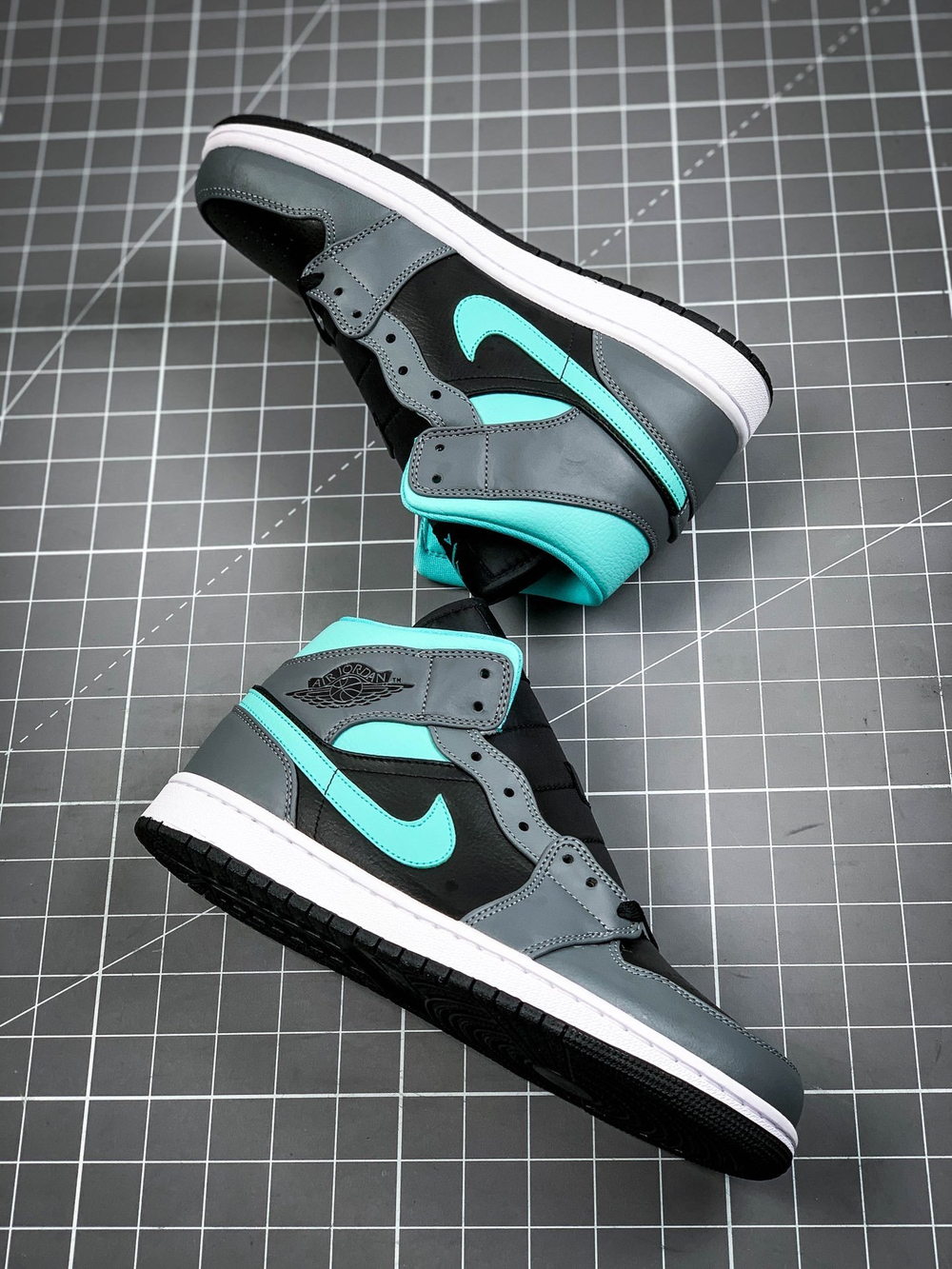 AIR JORDAN 1 MID SE SIGNAL BLUE SIGNAL BLUE/WHITE-BLACK