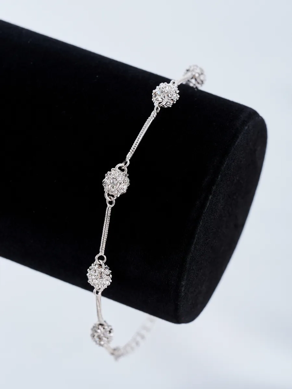 Браслет Серебряные шарики с кристаллами Swarovski