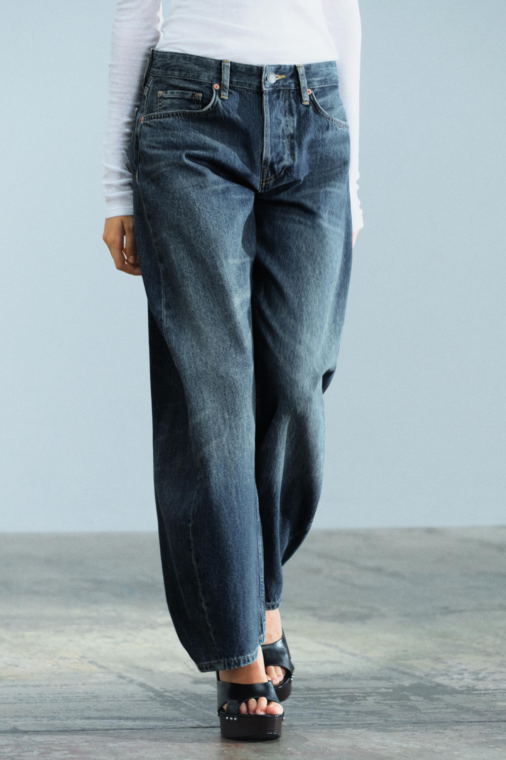 ДЖИНСЫ BARREL СО СРЕДНЕЙ ПОСАДКОЙ — ZW COLLECTION — ZARA