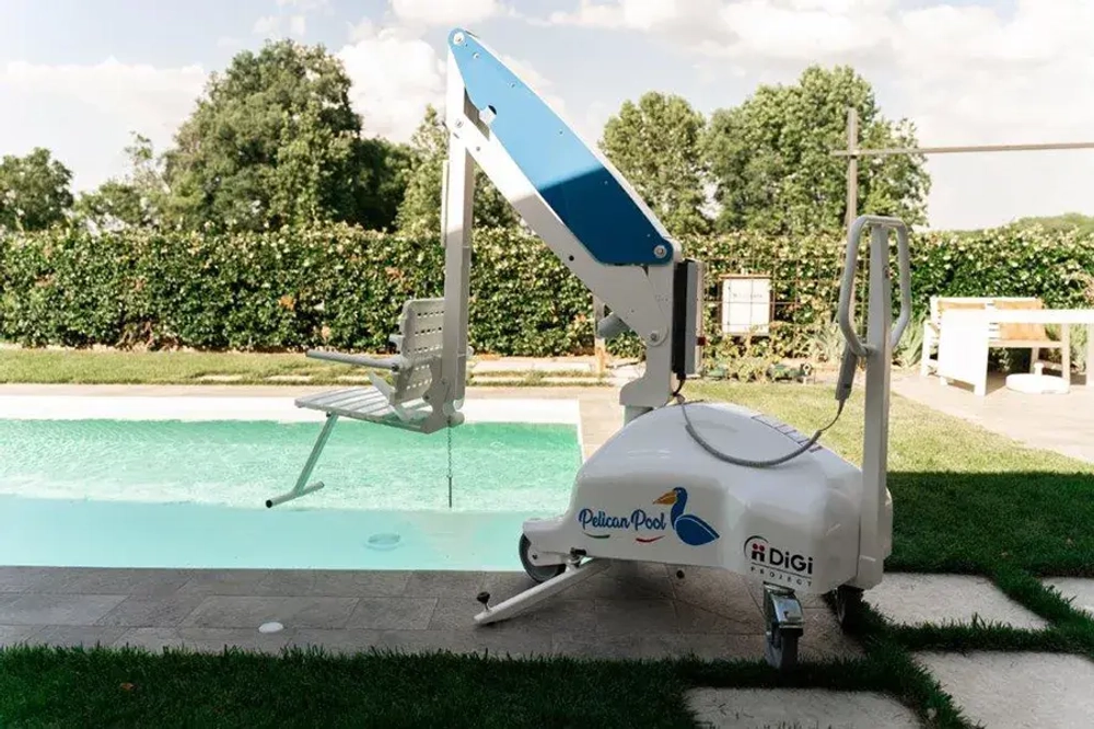 Подъемник для бассейна PELICAN POOL (мобильный, автономный, высокий борт)
