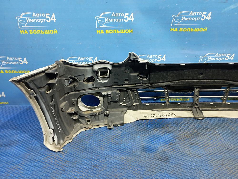Бампер передний MERCEDES BENZ C-CLASS 2004-2007