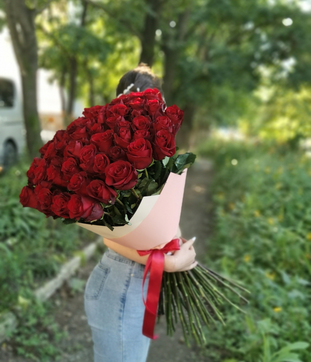 51 Красная высокая роза