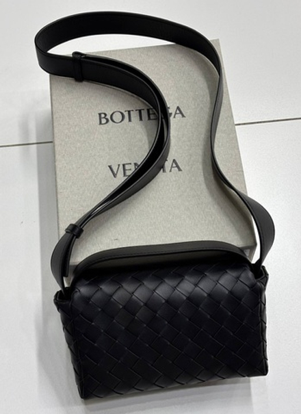 Сумка через плечо Bottega Veneta Intrecciato Mini Bag with Flap