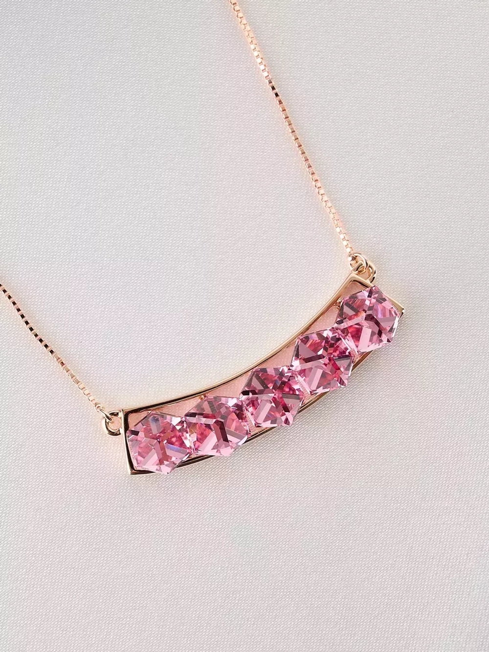 Колье Мираж с дорожкой розовых кубиков Swarovski