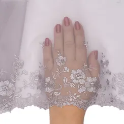 Вышивка на сетке серая (левая) 18 см