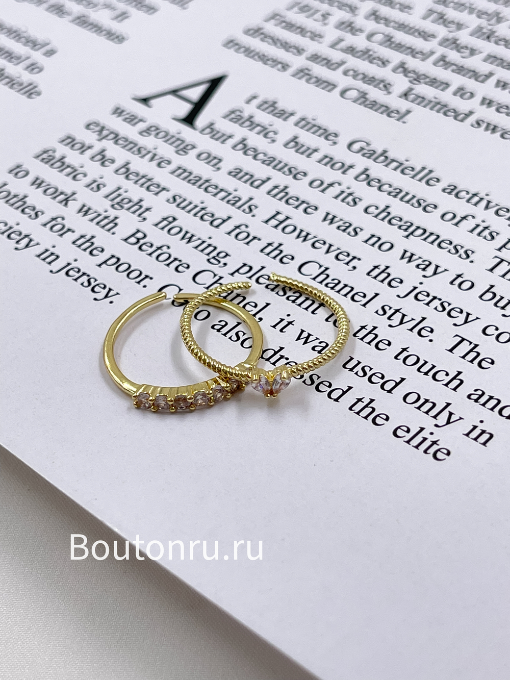 Кольца золотистые со стразами 2 шт