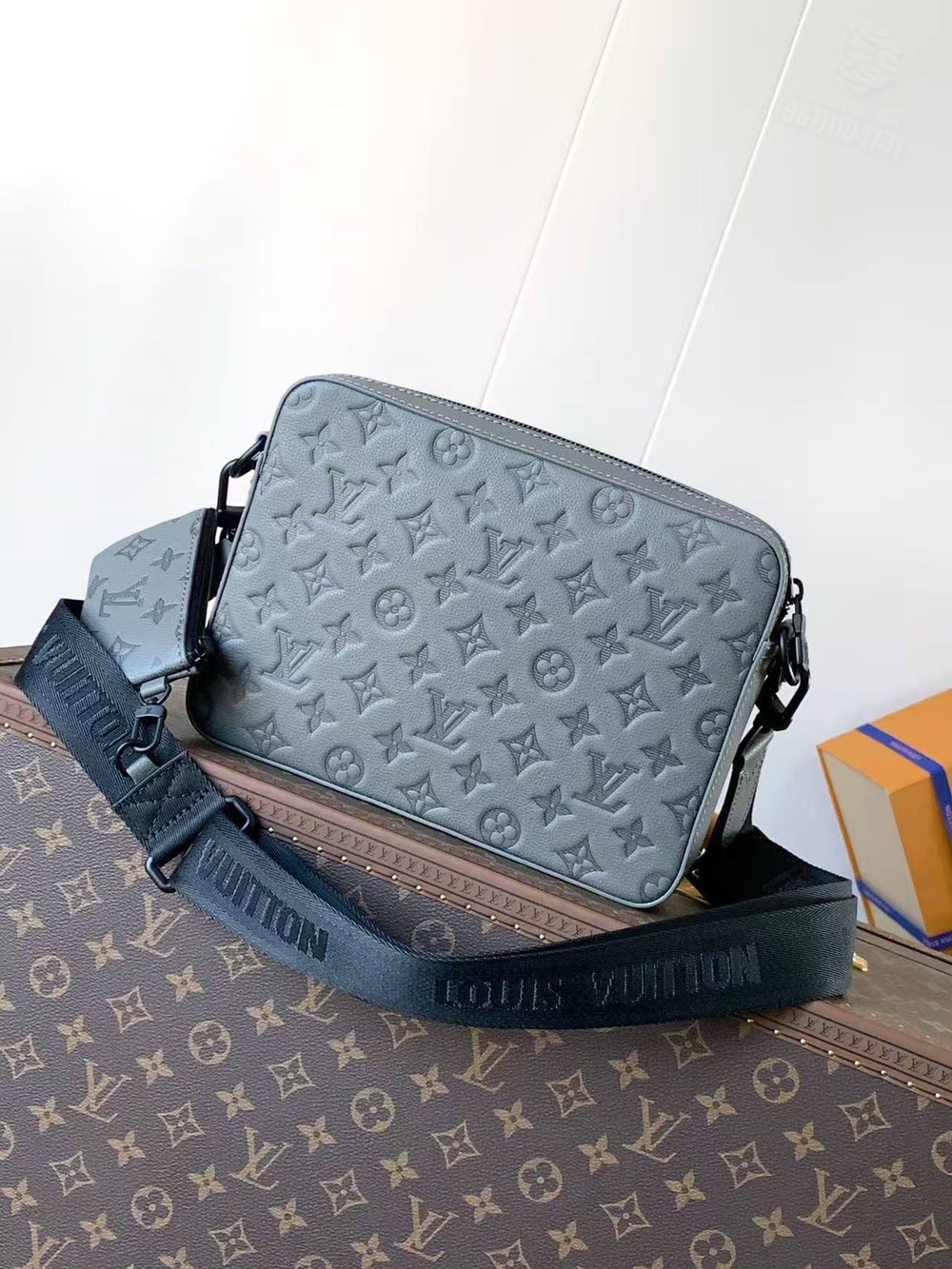Сумка через плечо/мессенджер Louis Vuitton Trio