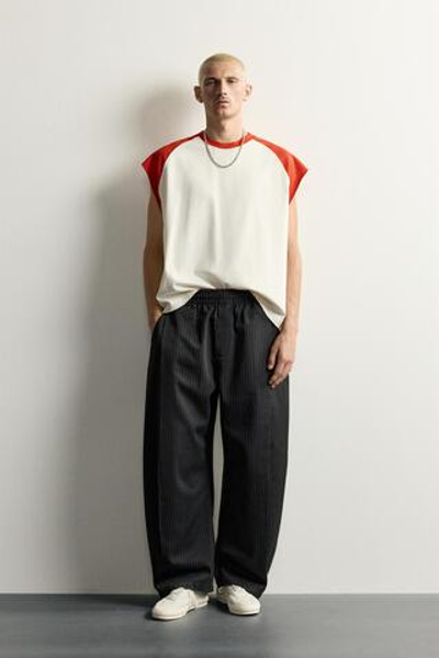 БРЮКИ BALLOON FIT С БОКОВЫМИ ЗАЩИПАМИ — ZARA